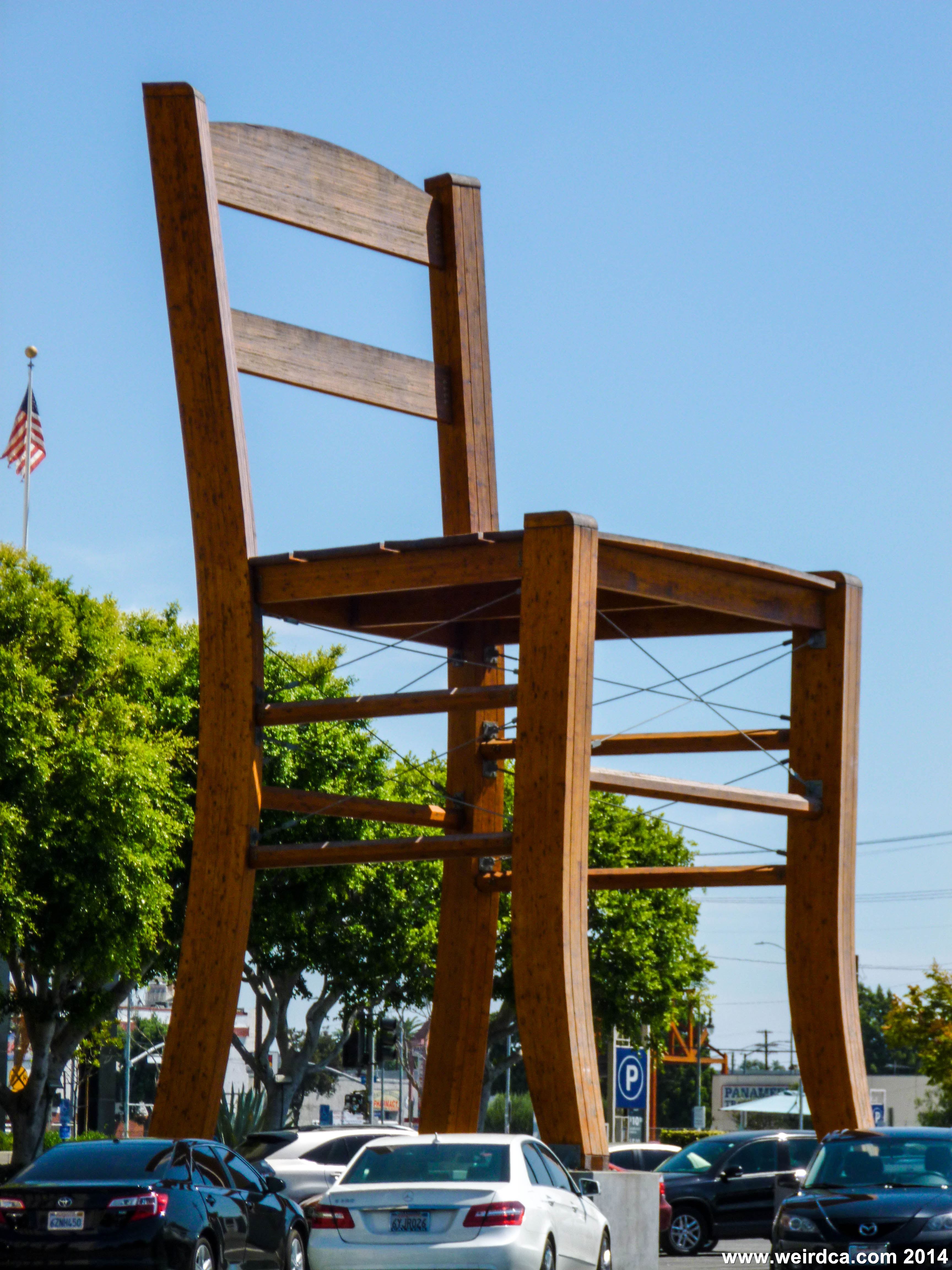 http://www.weirdca.com/gallery/var/albums/Weird/California/Los-Angeles/Giant-Chair/P1060644.jpg