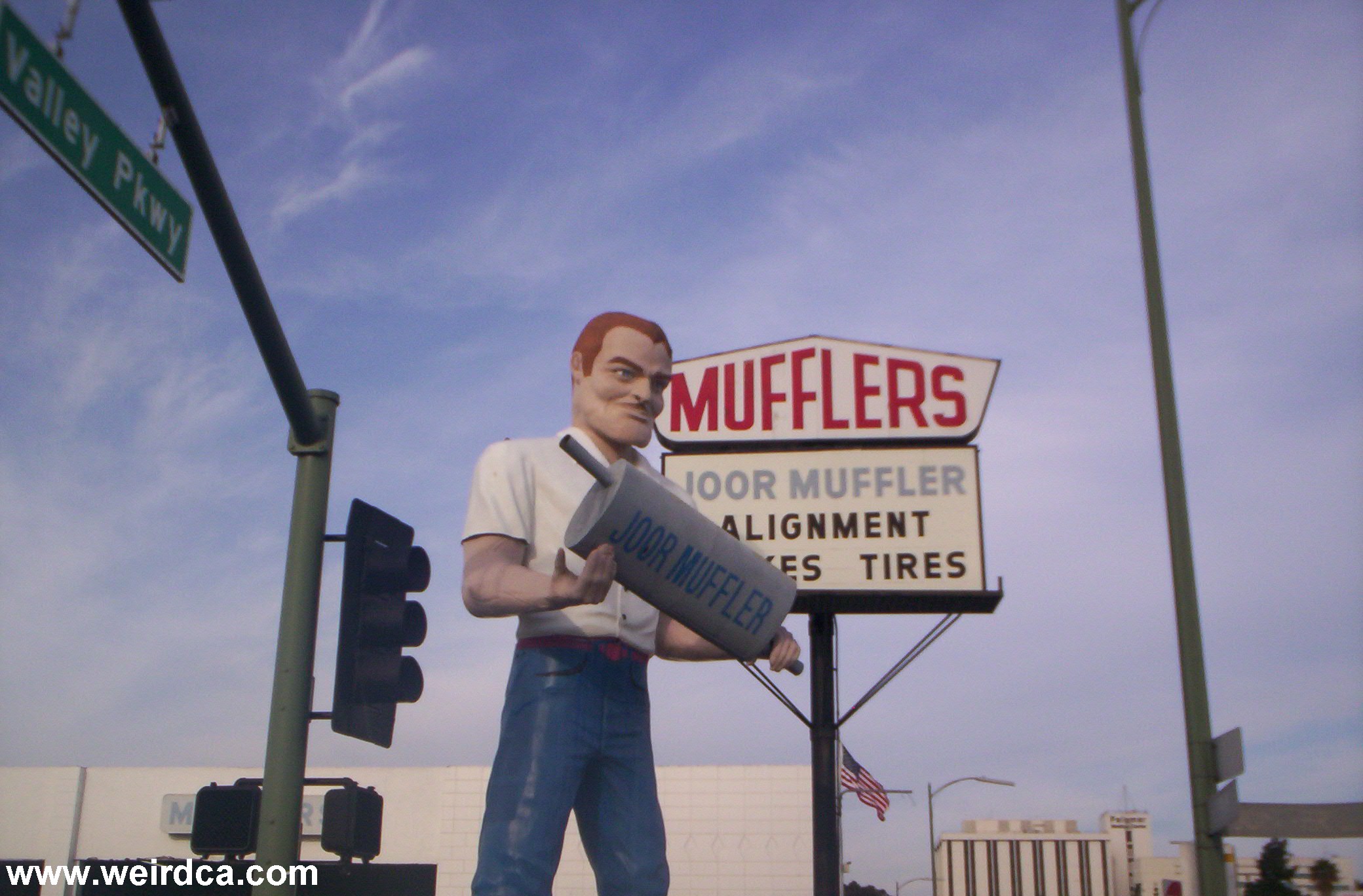 Résultat de recherche d'images pour "giant muffler shops images"