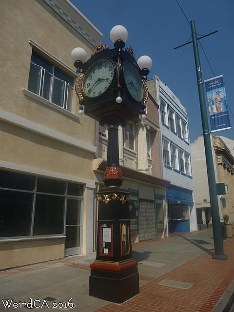 alibi clock01