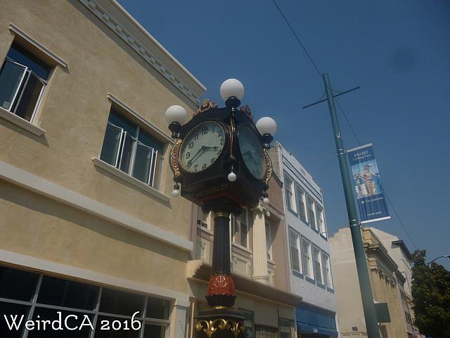 alibi clock02