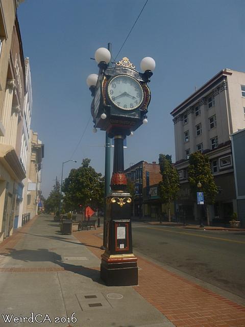 alibi clock05