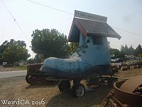 A giant shoe in Elk Grove