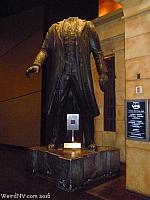 headless lenin04