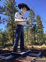 Hat Creek Muffler Man - photo courtesy of Ruben Varela