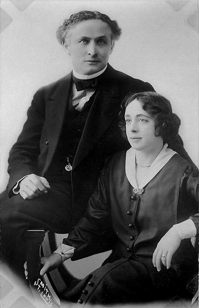 Harry Houdini and his wife Bess